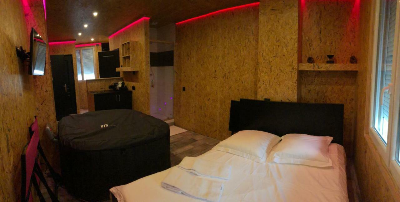 Le Boudoir Apartment มงต์รูช ภายนอก รูปภาพ